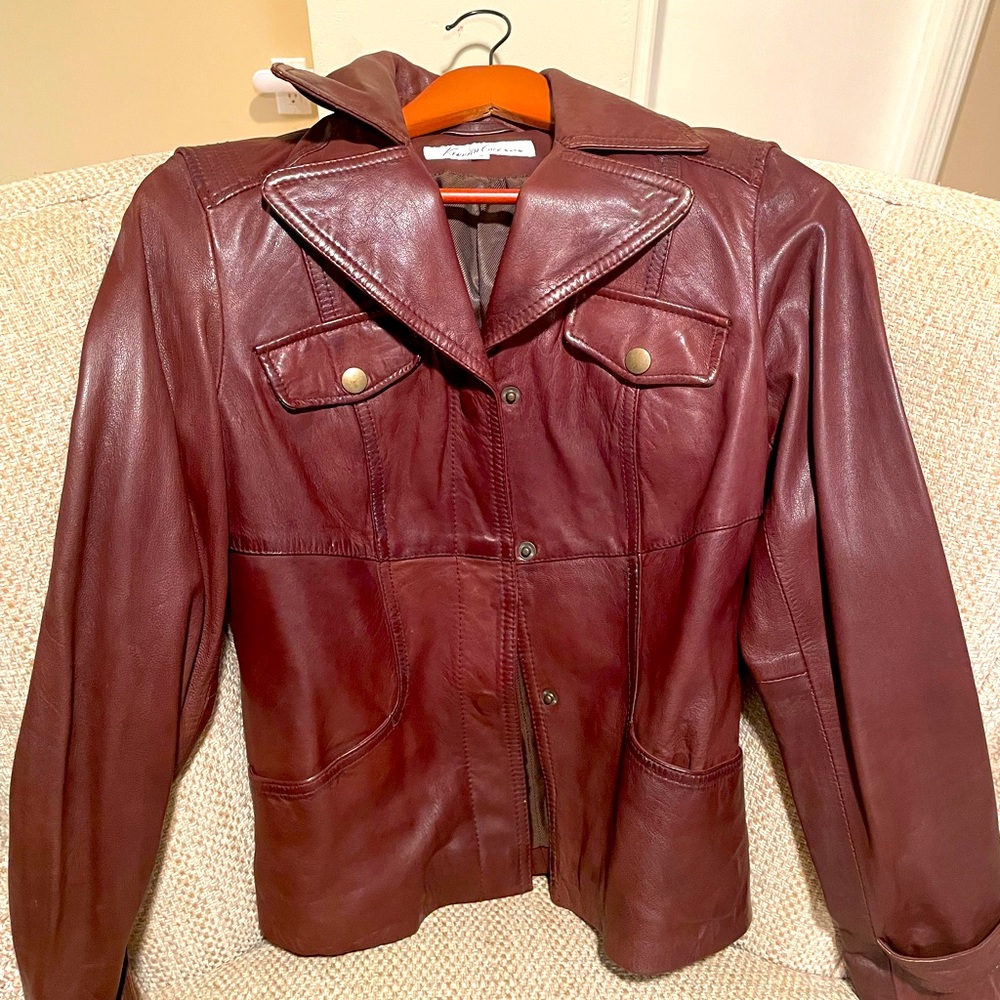 Beautiful burgundy Kenneth Cole women’s genuine leather jacket in size M